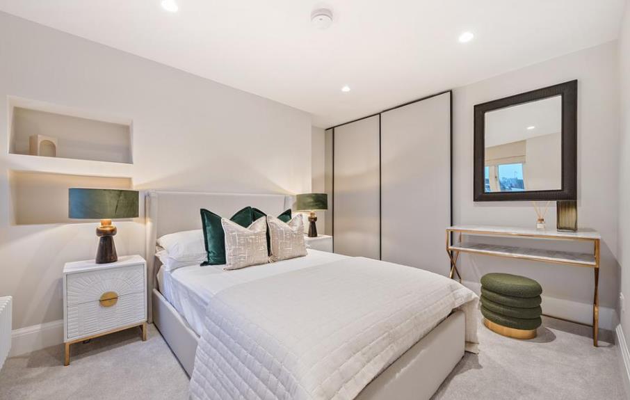 Flat Strand in City of Westminster