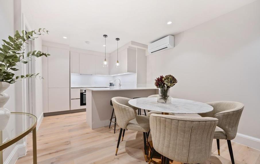Flat Strand in City of Westminster