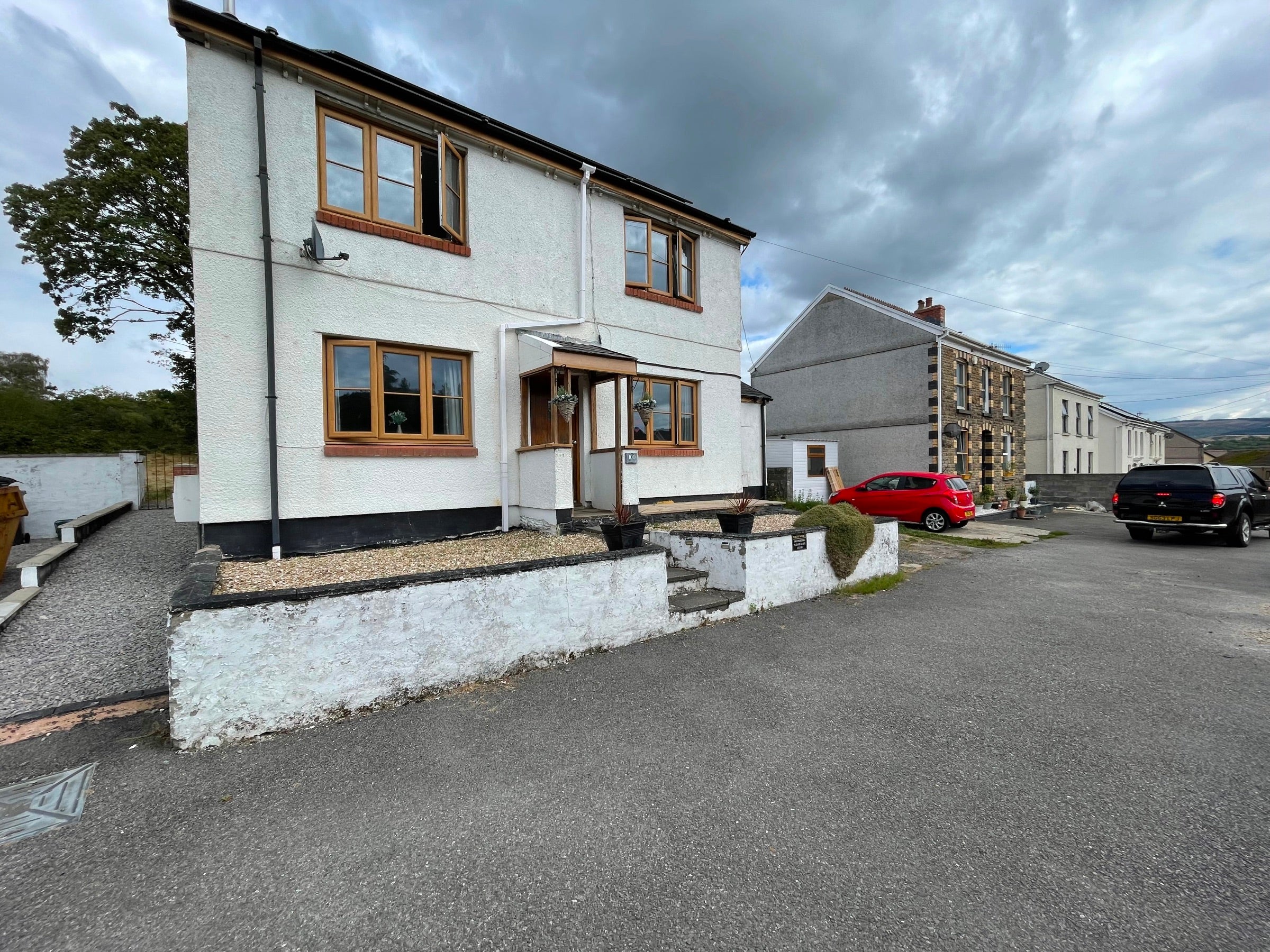 House Cwmphil Road in Gurnos