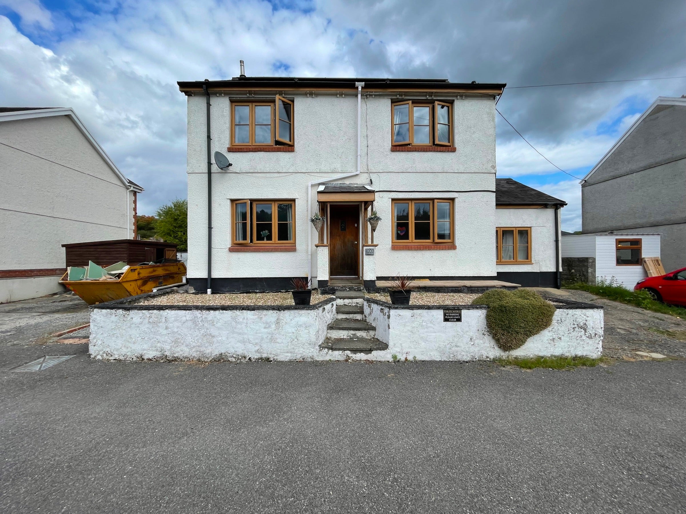 House Cwmphil Road in Gurnos