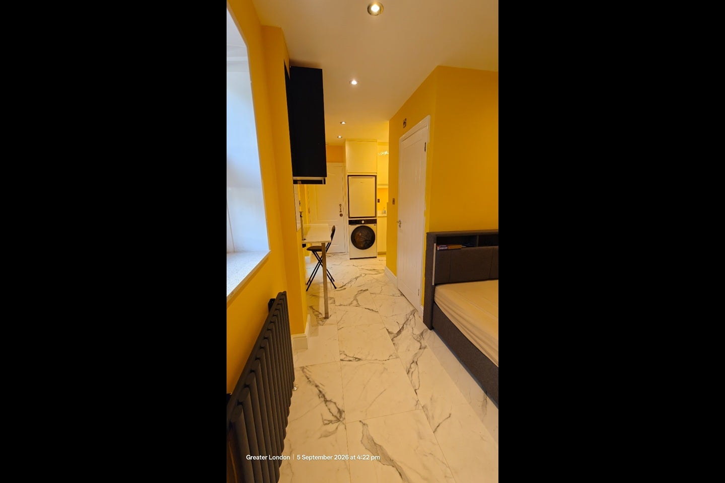 Room Edgwarebury Lane in Greater London