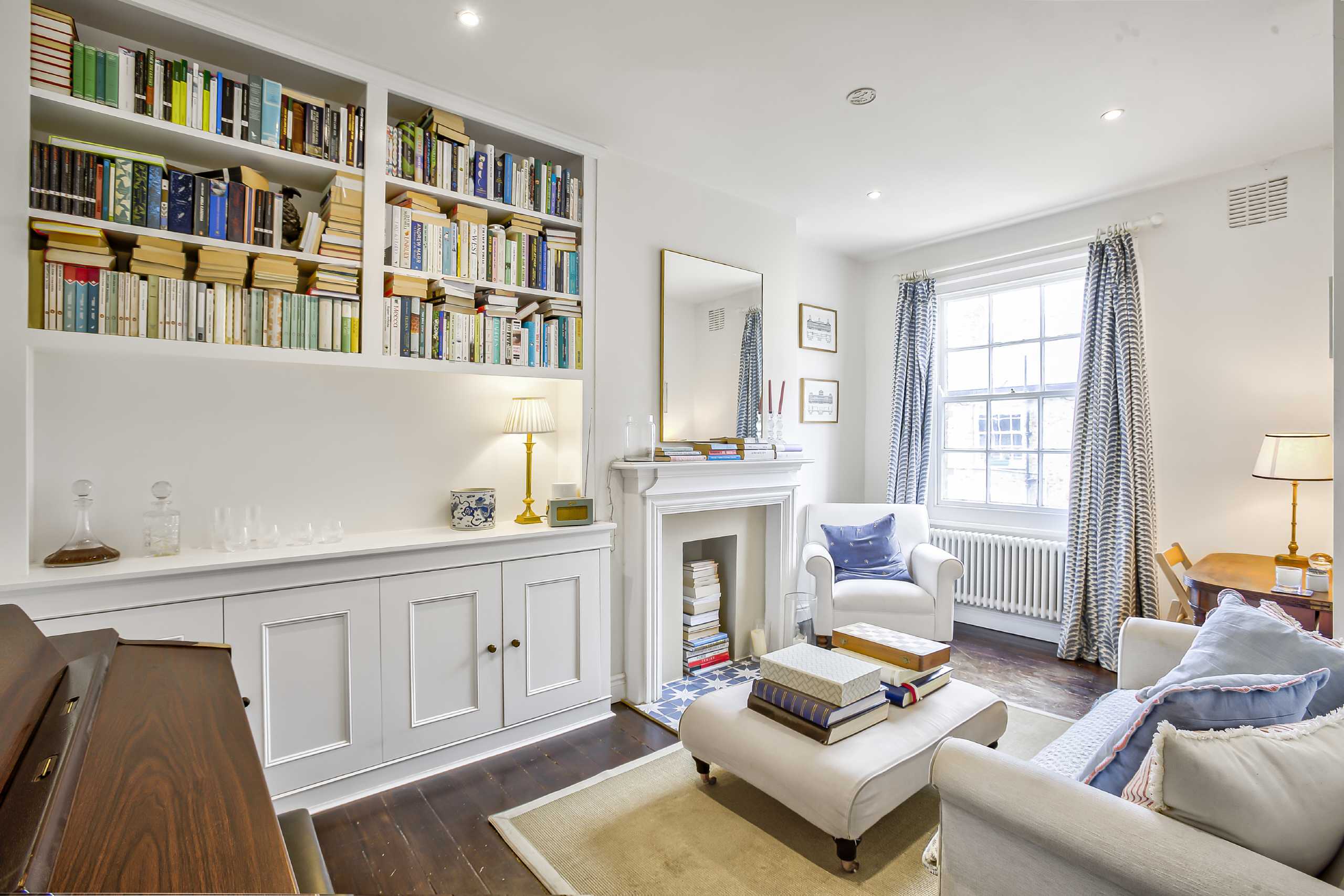 Flat Reform Street in Greater London