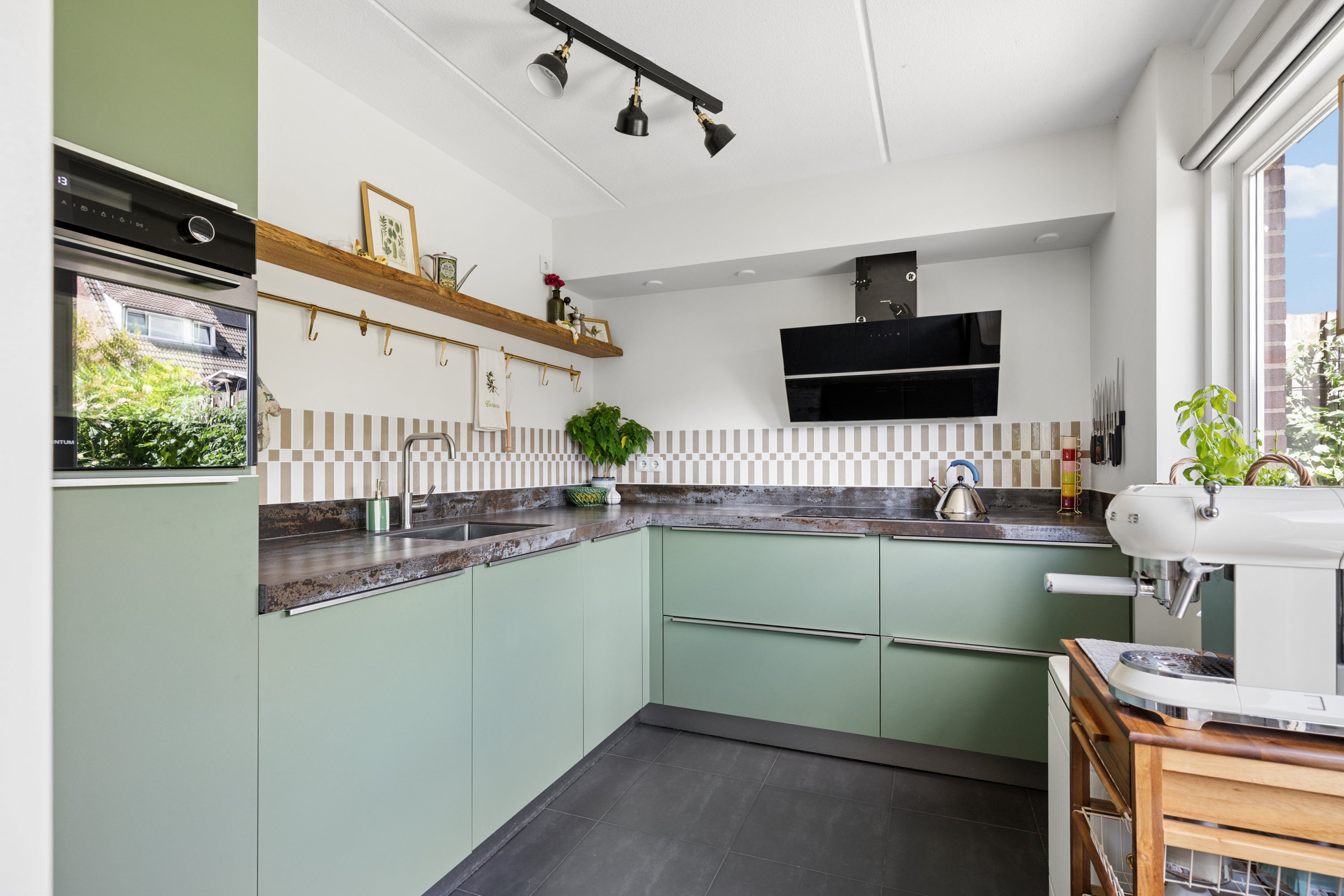 Tussenwoning te koop: Sadatsingel 87, Ede
