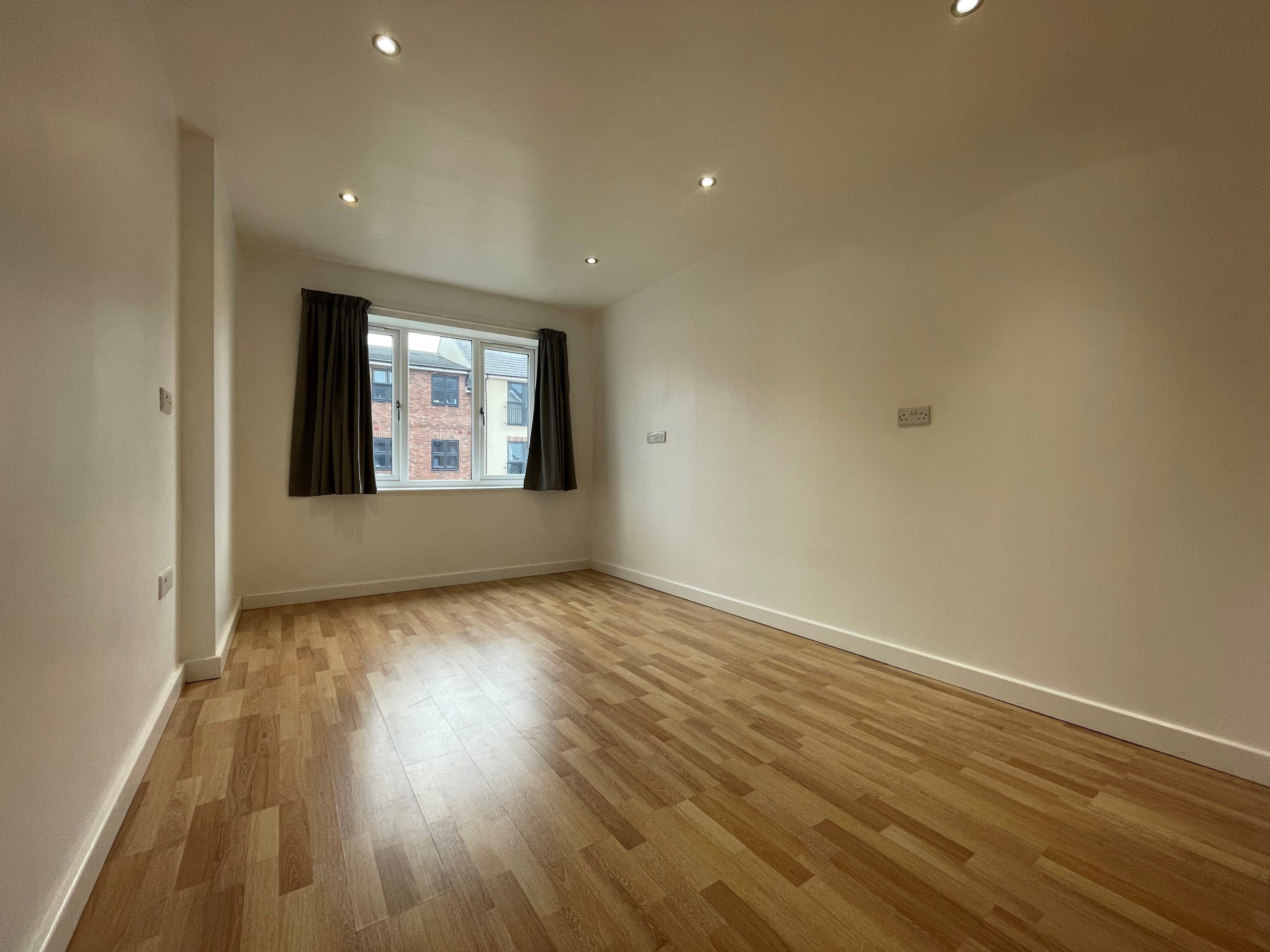Flat Markfield Court in Leicester