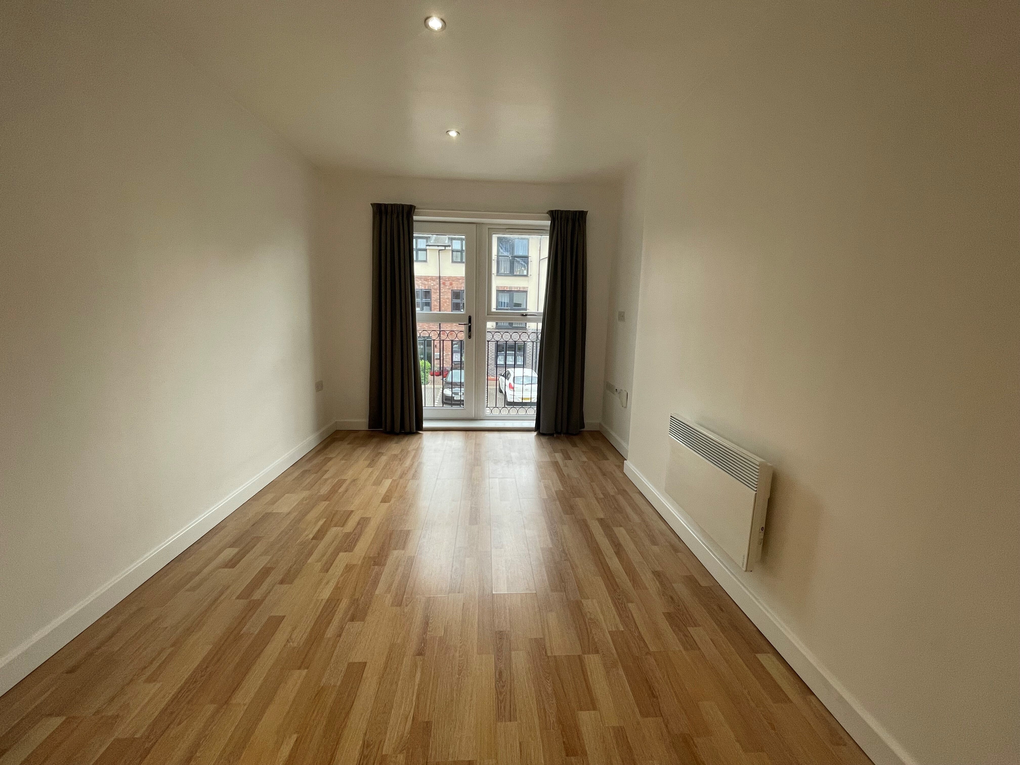 Flat Markfield Court in Leicester