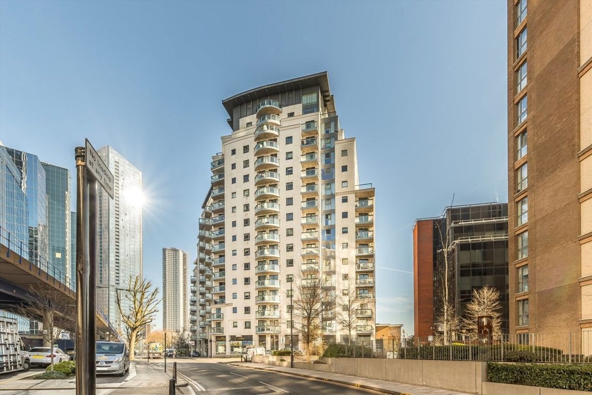 Flat Limeharbour in Greater London