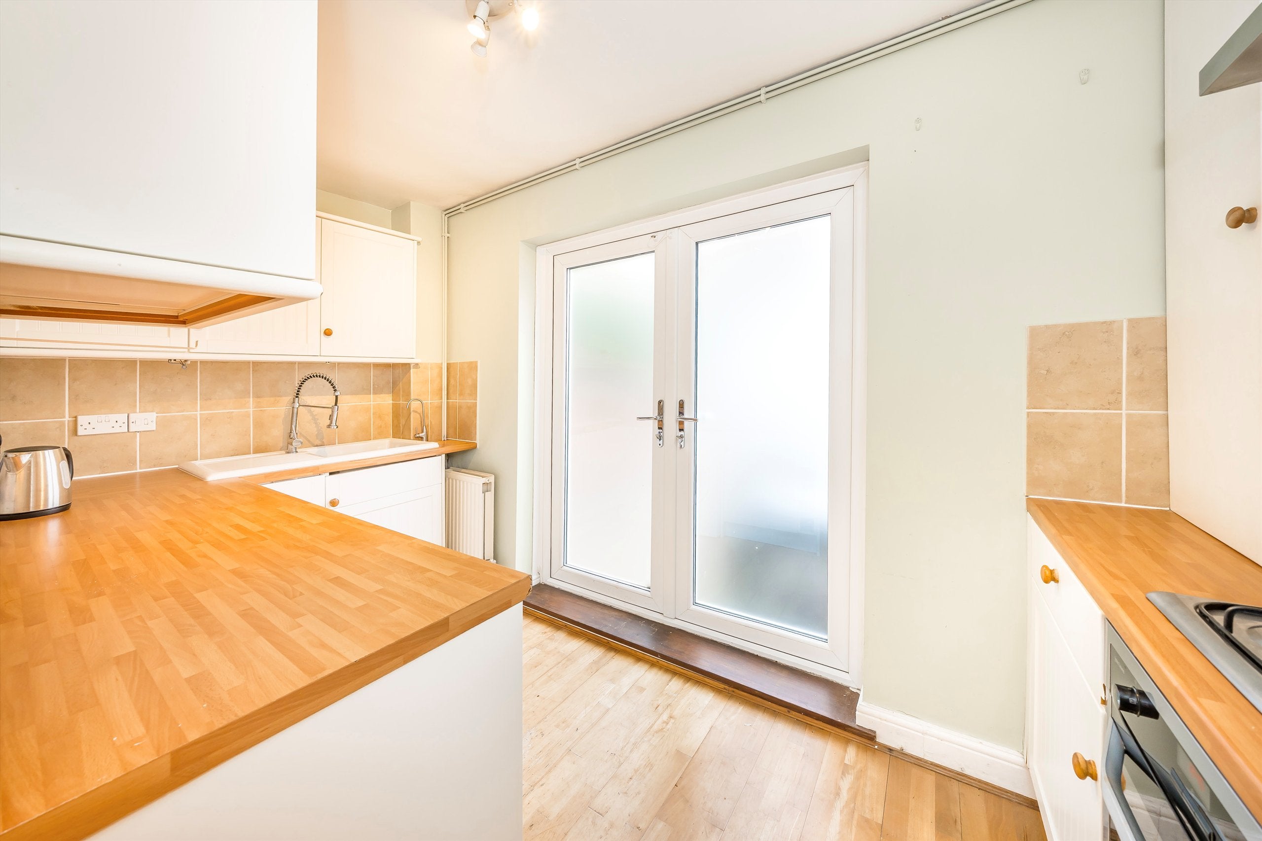 Flat Malwood Road in Greater London