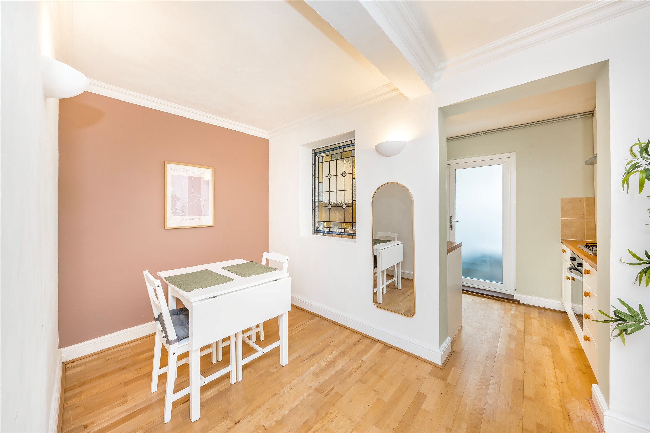 Flat Malwood Road in Greater London