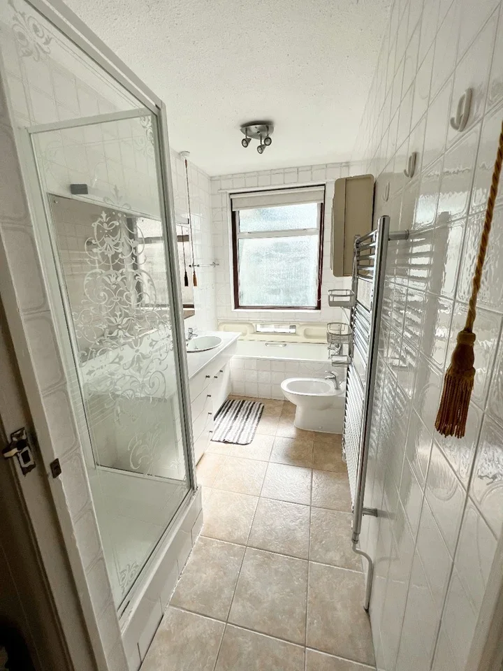 Room Barn Rise in Greater London