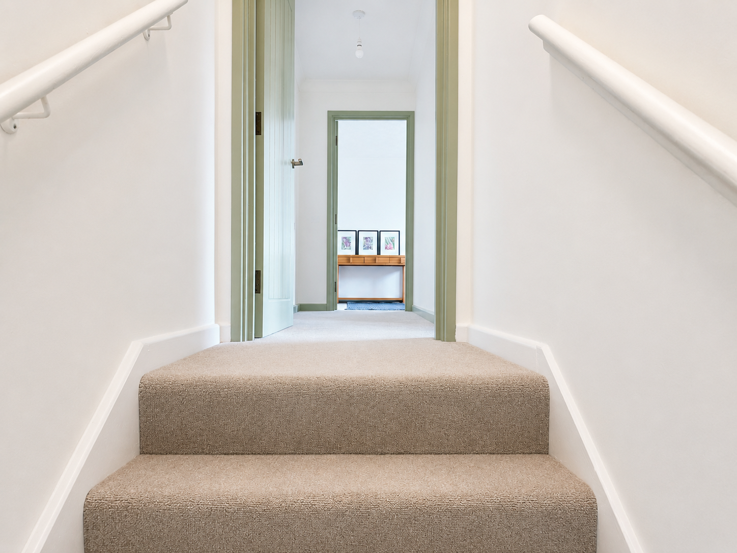Flat Eastcott Hill in Swindon
