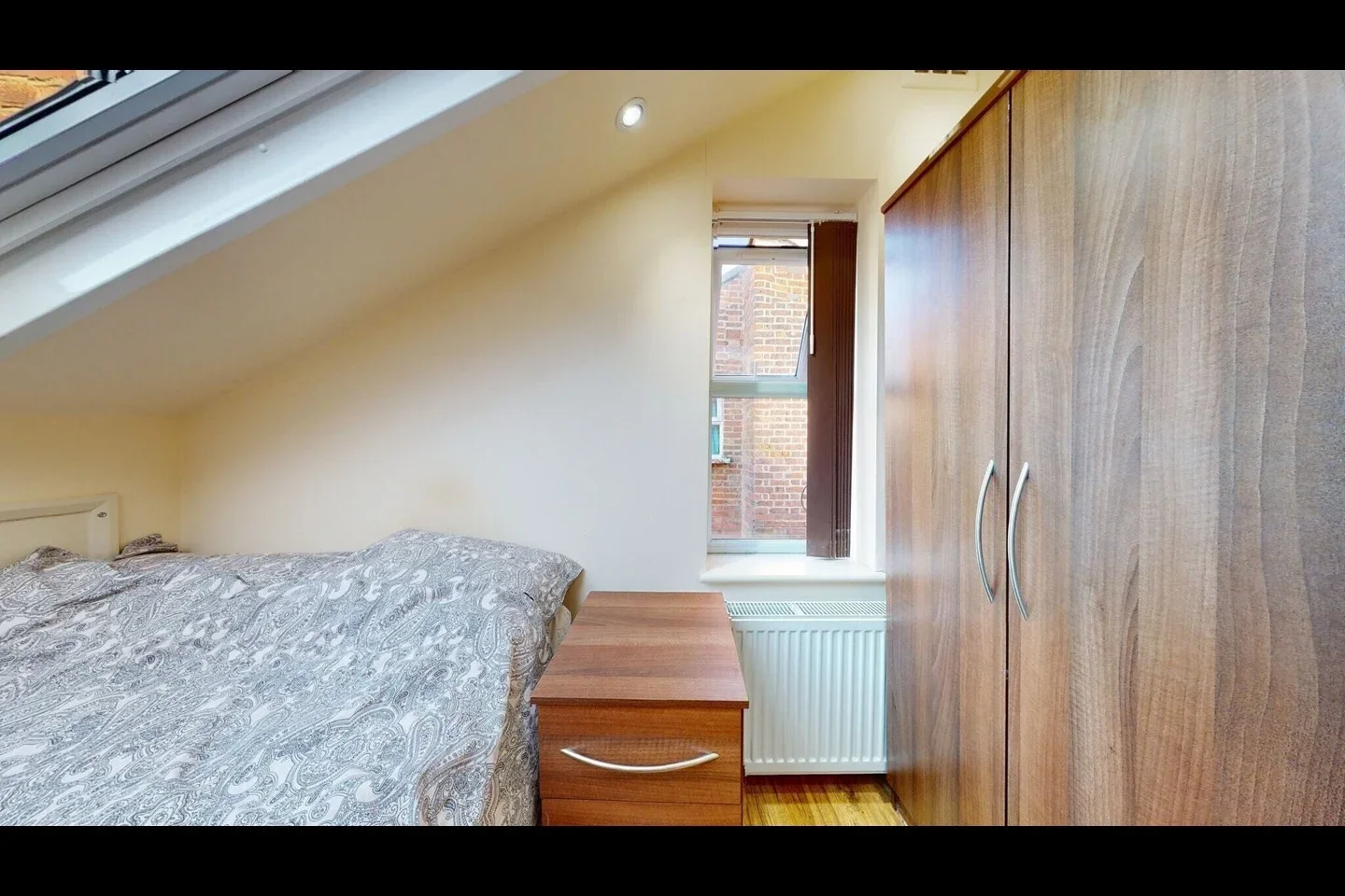 Room St. Pauls Avenue in Greater London