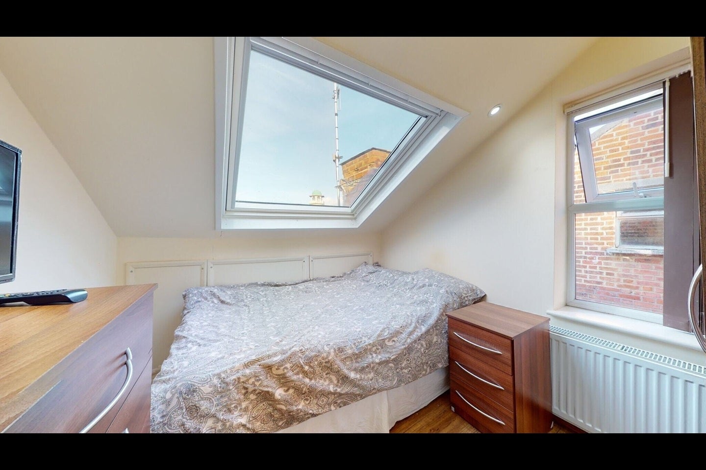 Room St. Pauls Avenue in Greater London