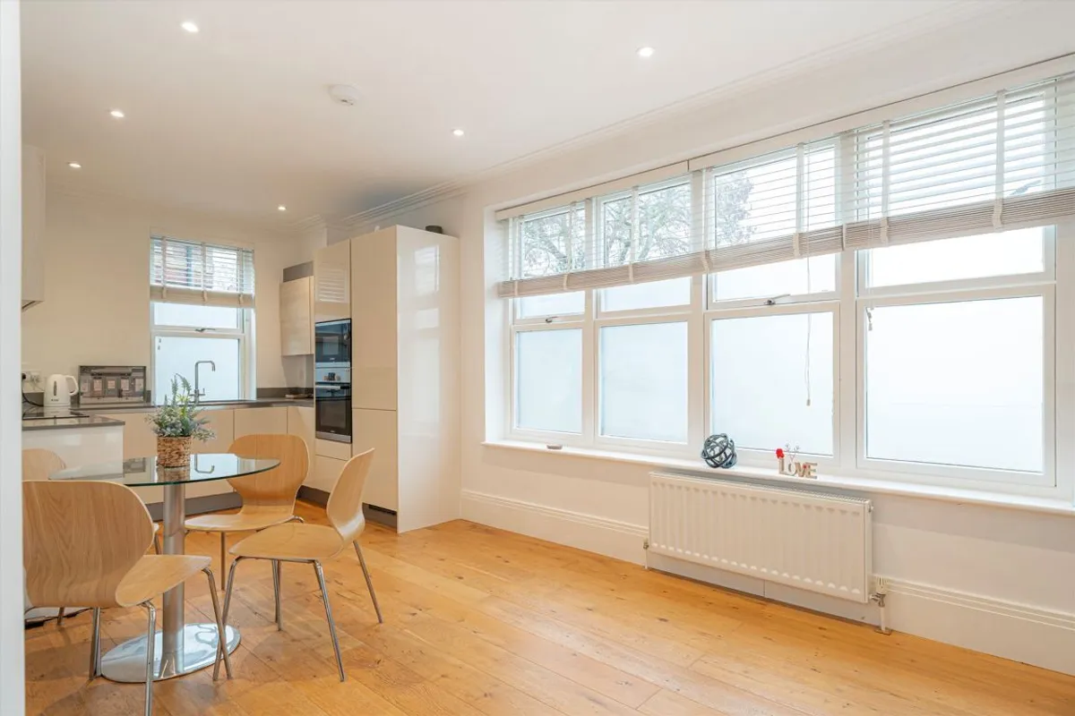 Flat Mount Mews in Greater London