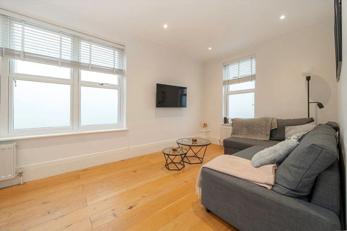 Flat Mount Mews in Greater London