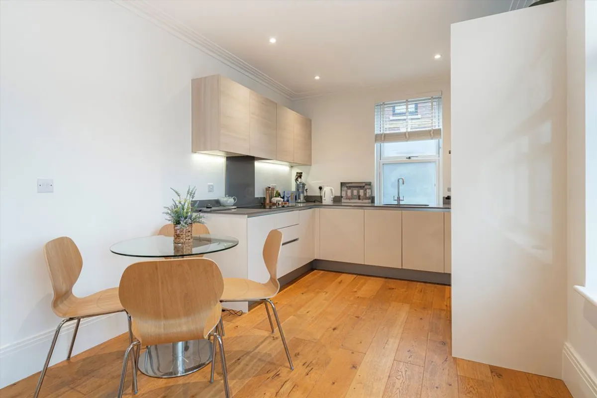Flat Mount Mews in Greater London
