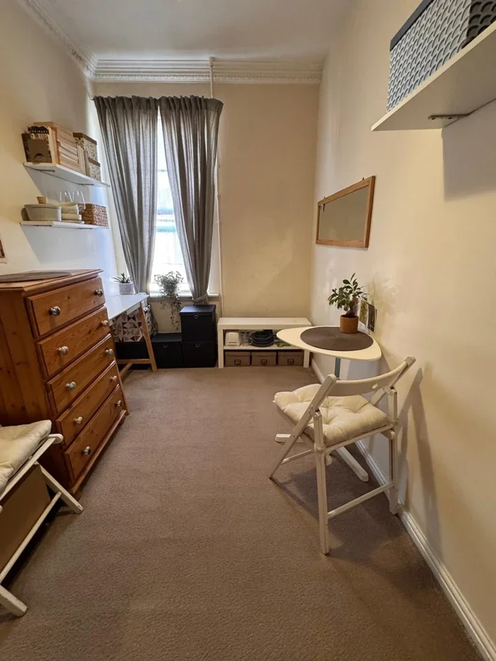 Room Ashford Road in Greater London