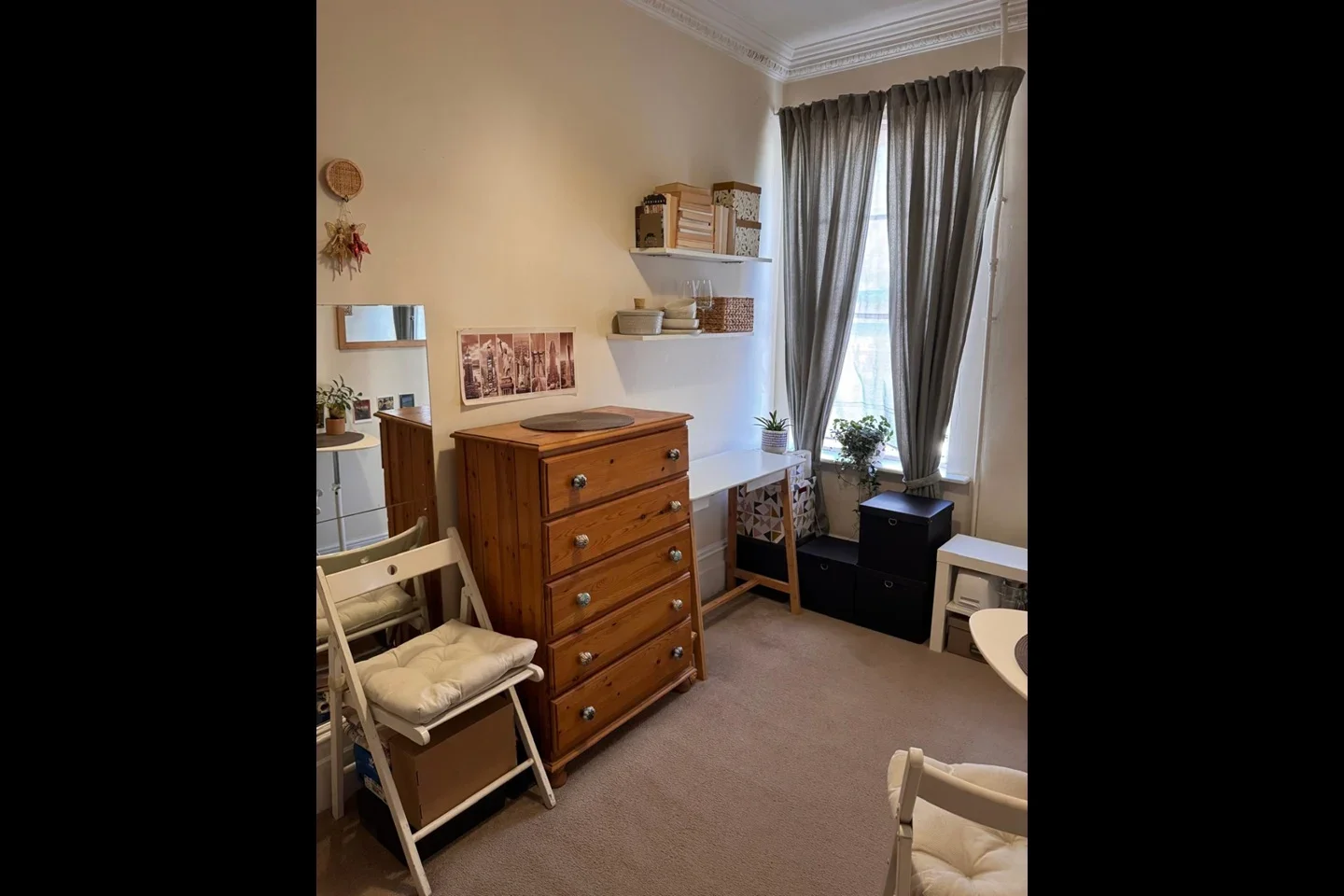 Room Ashford Road in Greater London