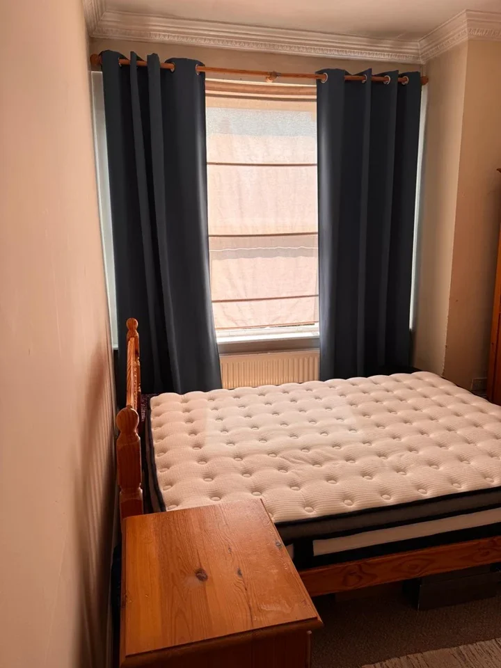 Room Ashford Road in Greater London
