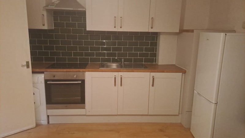 Flat Edgeley Lane in Greater London