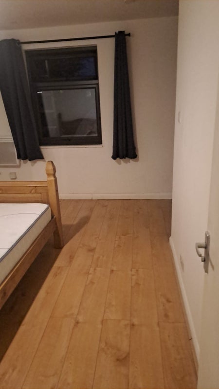 Flat Edgeley Lane in Greater London