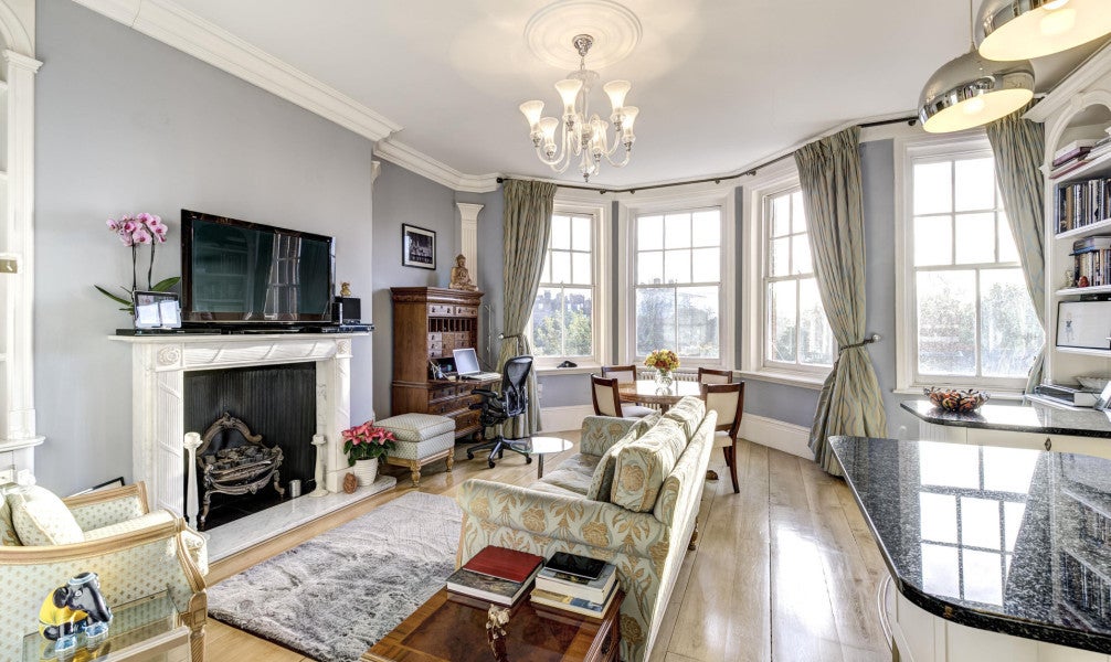 Flat Cheyne Place in London