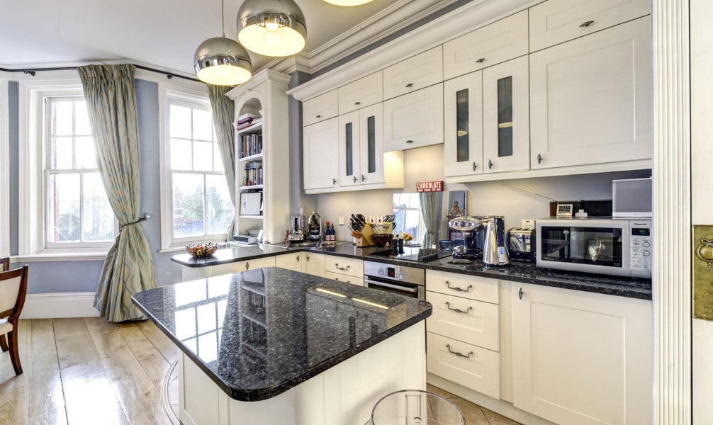 Flat Cheyne Place in London
