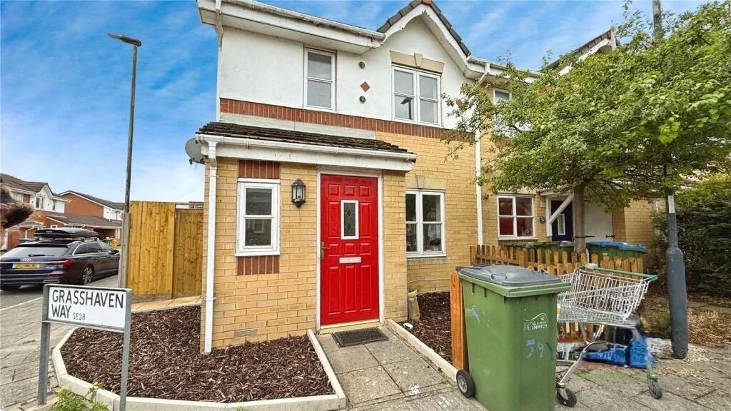 House Marathon Way in Greater London