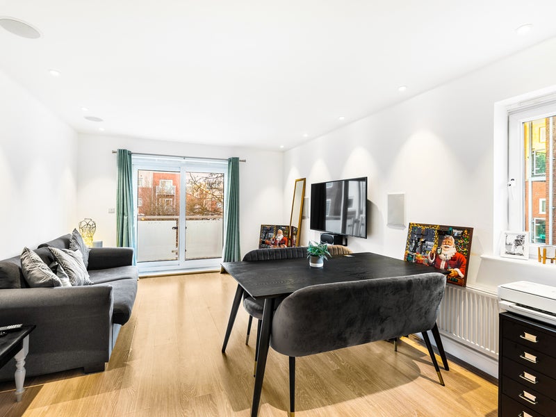 Flat Reynolds Avenue in Reigate and Banstead