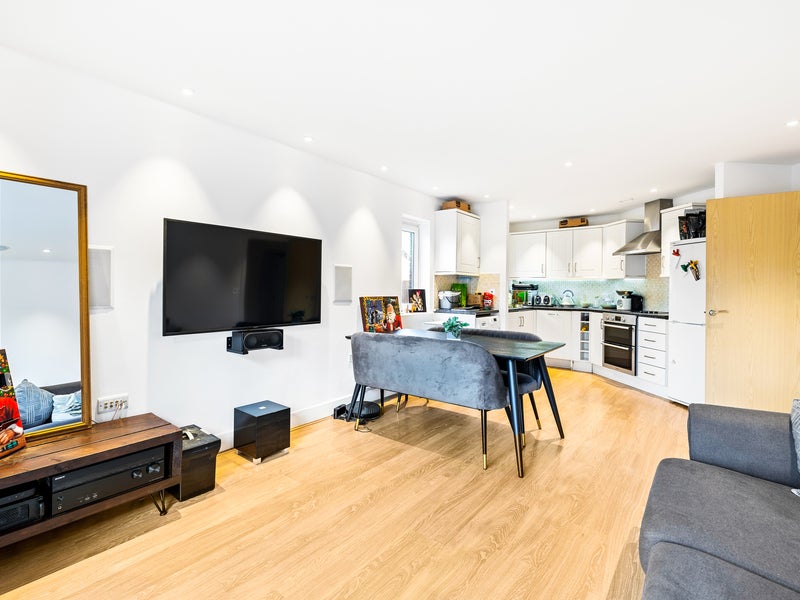 Flat Reynolds Avenue in Reigate and Banstead