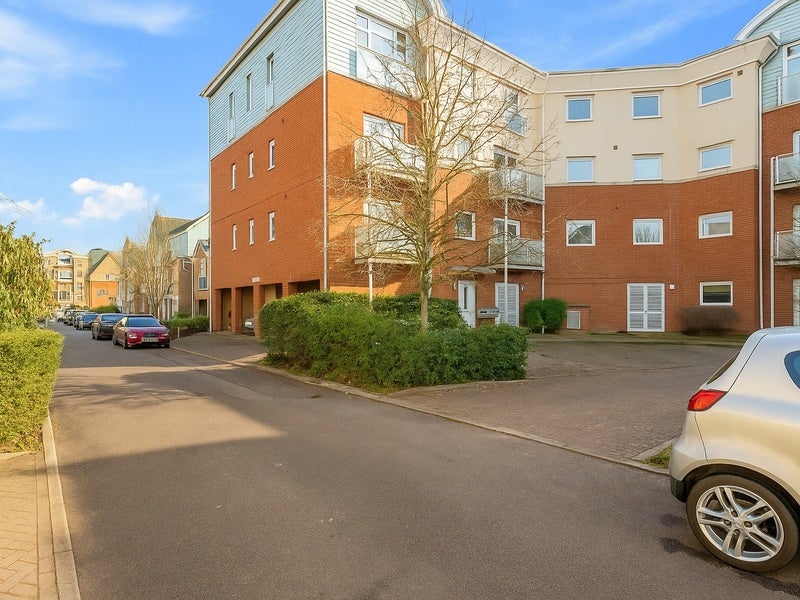 Flat Reynolds Avenue in Reigate and Banstead