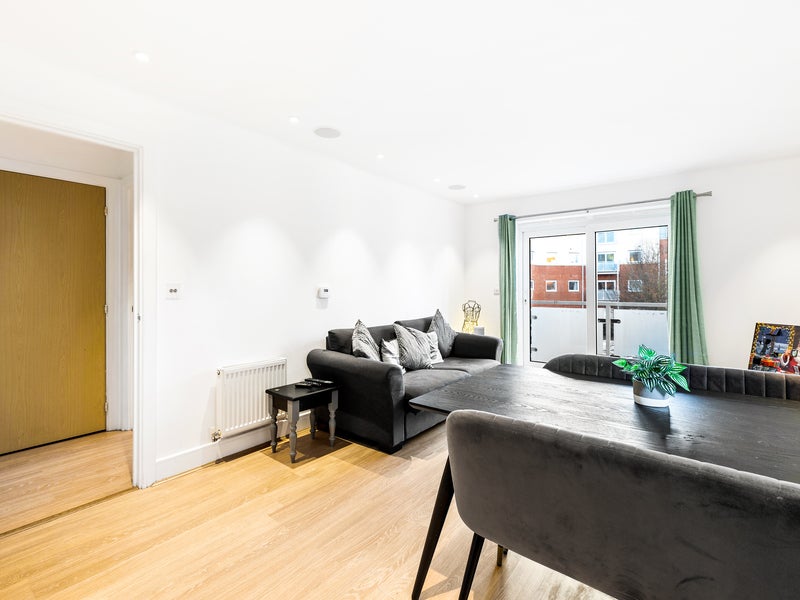 Flat Reynolds Avenue in Reigate and Banstead