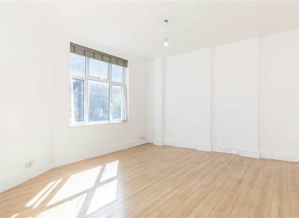 Flat Troughton Road in London