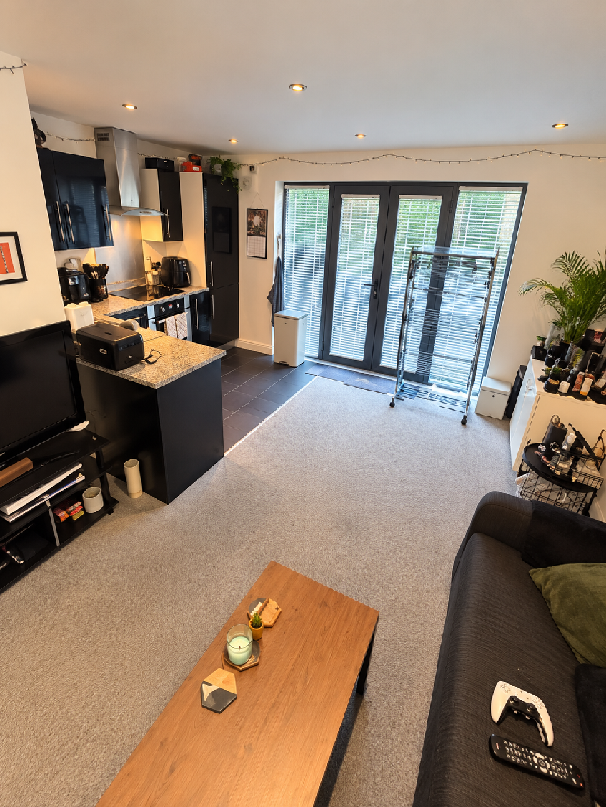 Flat Harrogate Road in Leeds
