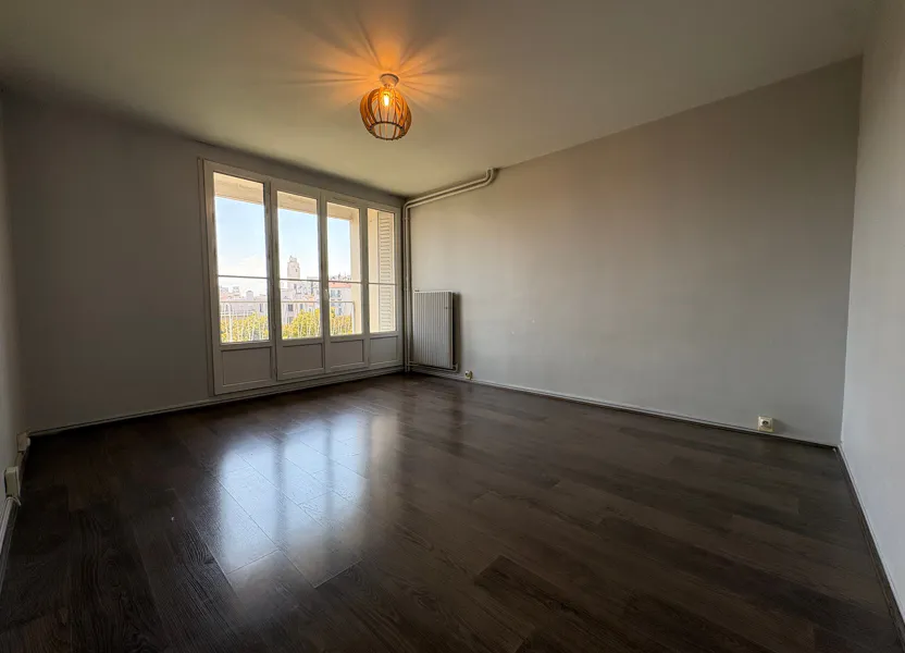 Flat Rue Michel Servet in Villeurbanne