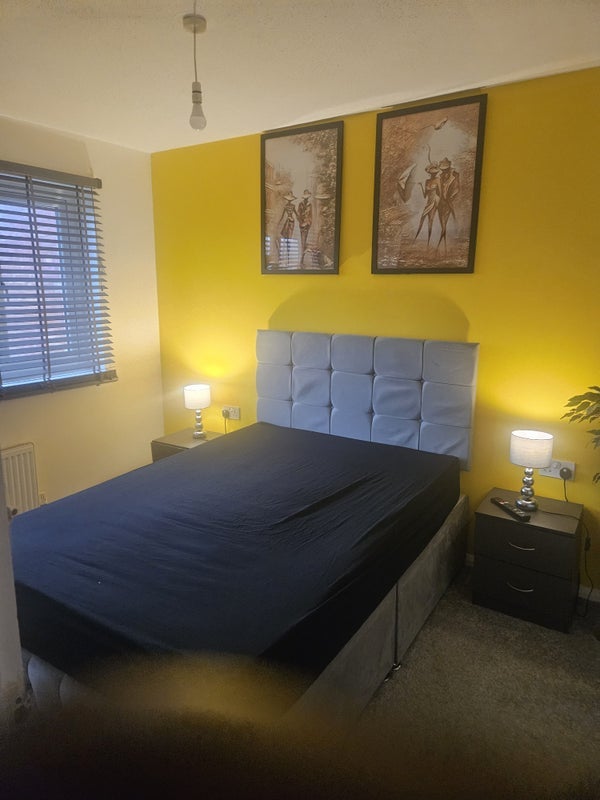 Room Christie Drive in Greater London