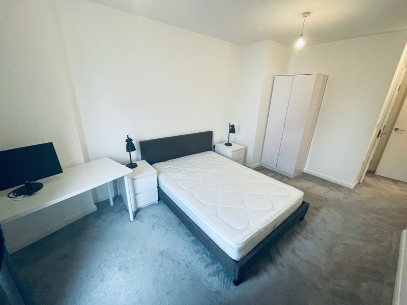 Room Linden Avenue in Greater London