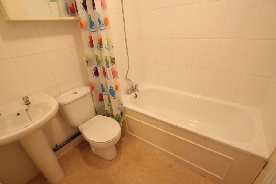 Flat Inkerman Road in Woking