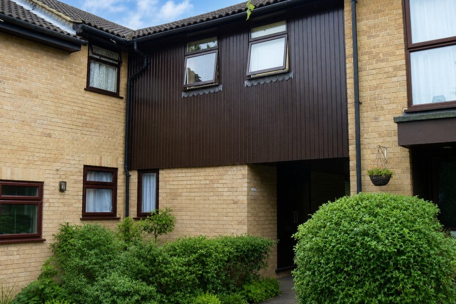 Flat Inkerman Road in Woking