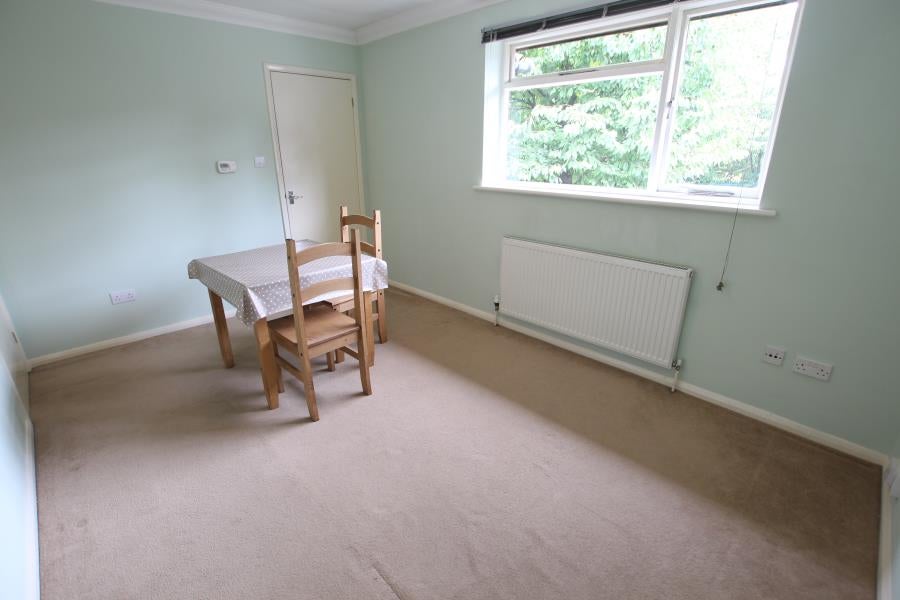 Flat Inkerman Road in Woking