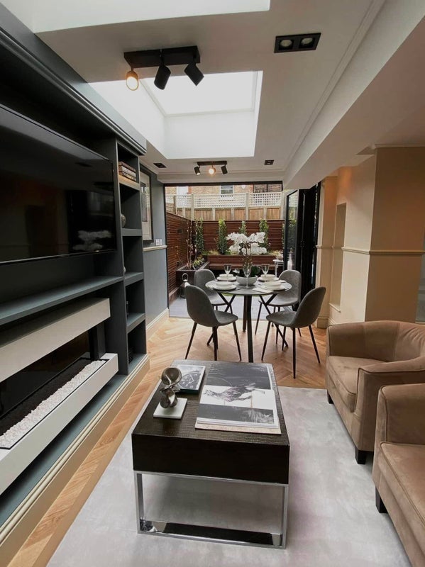 Room Broughton Road in Greater London