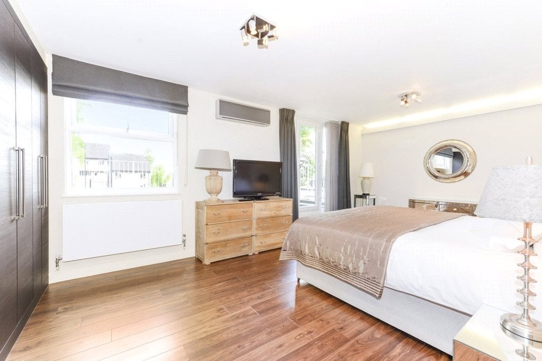 House Middlefield in Greater London