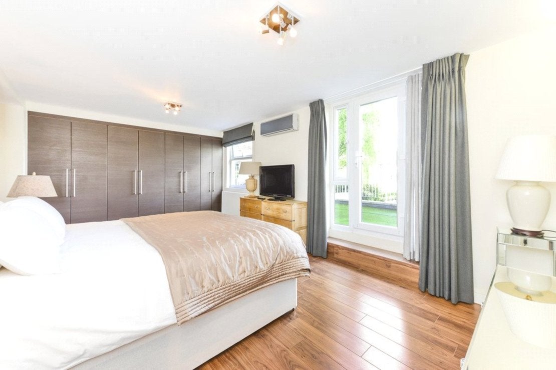 House Middlefield in Greater London