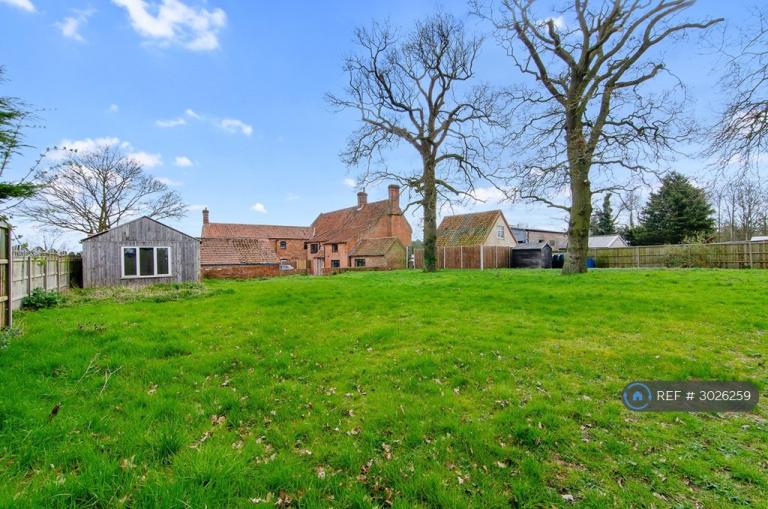 House Holt Road in Broadland