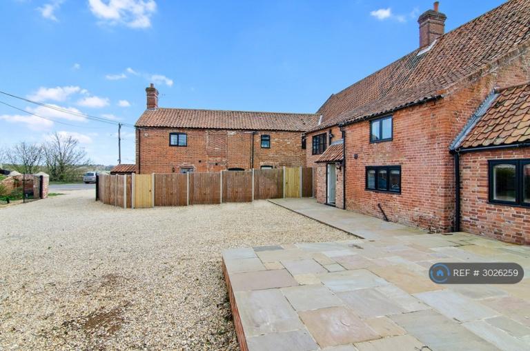 House Holt Road in Broadland