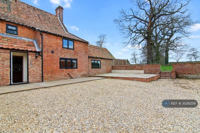 House Holt Road in Broadland