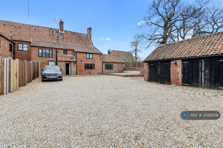 House Holt Road in Broadland