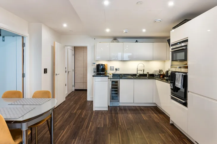 Flat Alie Street in Greater London