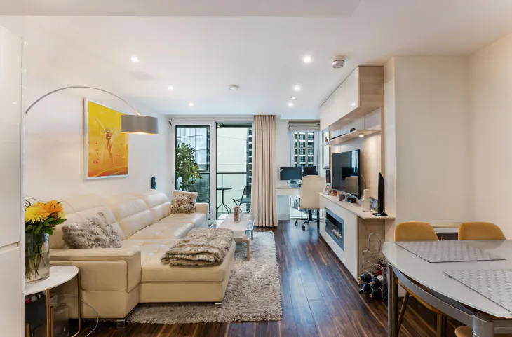 Flat Alie Street in Greater London