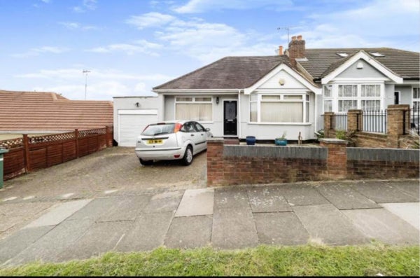 Flat Havering Road in London