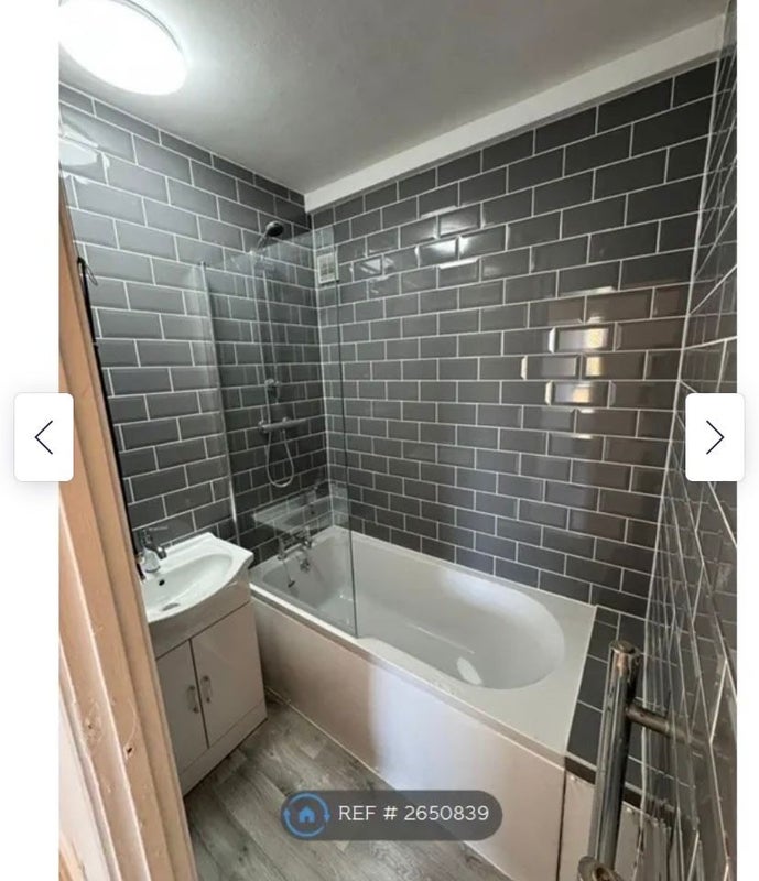 Room Penshurst Road in Greater London